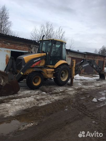 Экскаватор-погрузчик