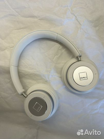 Dali IO-4 chalk white