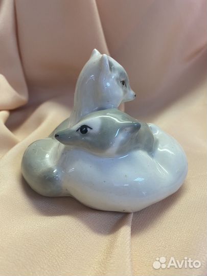 Статуэтка фарфор Два соболя