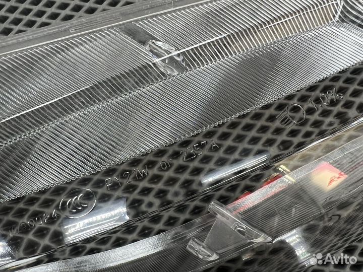 Стекло фары правое Mazda 6 GG 2002-2007