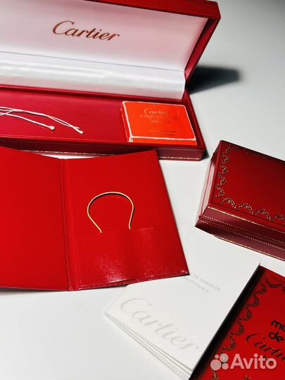 Коробка, документы от золотой зажигалки Cartier