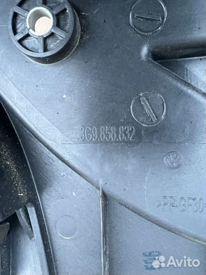 Направляющая шторки багажника VW Passat B8