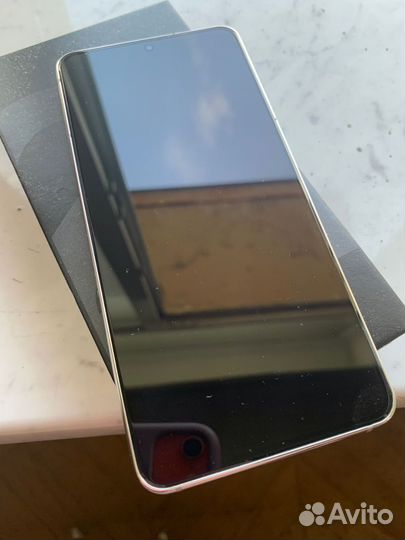 Samsung Galaxy S21, 8/256 ГБ