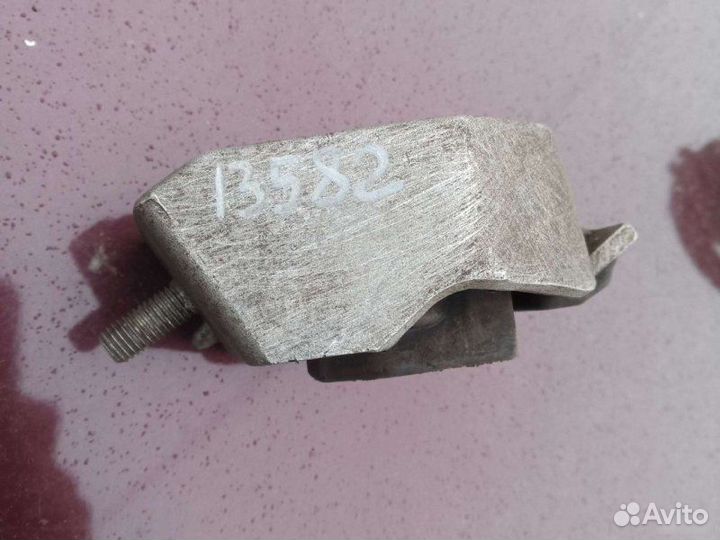 Подушка кпп Audi A6 седан 2.0I 1995