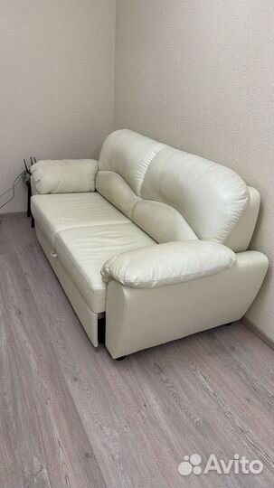 Продам кожаный диван