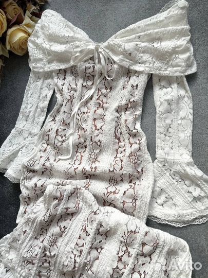 Элегантное силуэтное кружевное длинное платье