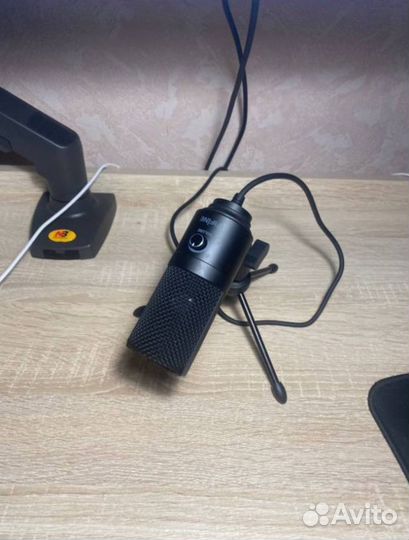 Студийный микрофон