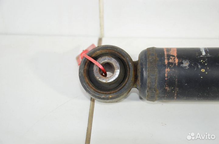 Стойка амортизатора задняя Nissan Juke F15 2013