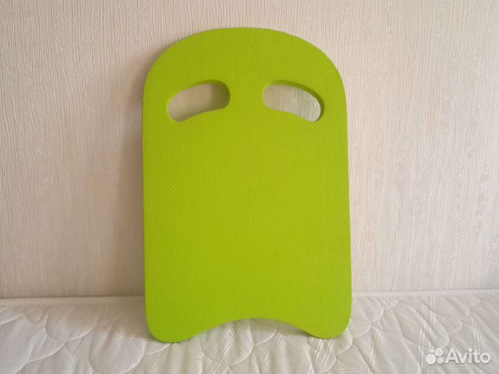 Доска для плавания в бассейне