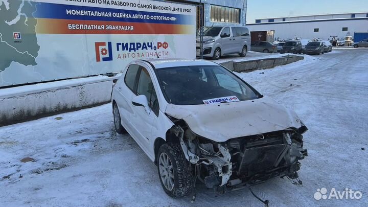 Обшивка стойки центральная верхняя левая Peugeot 3