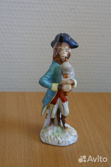 Фарфоровая статуэтка серии 