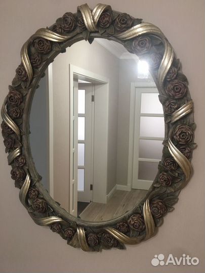 Зеркало в резной раме