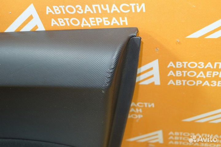 Обшивка двери передней правой Toyota Auris E150