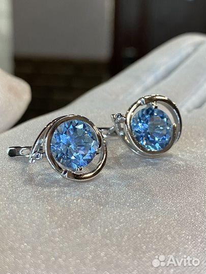Золотые серьги с топазами