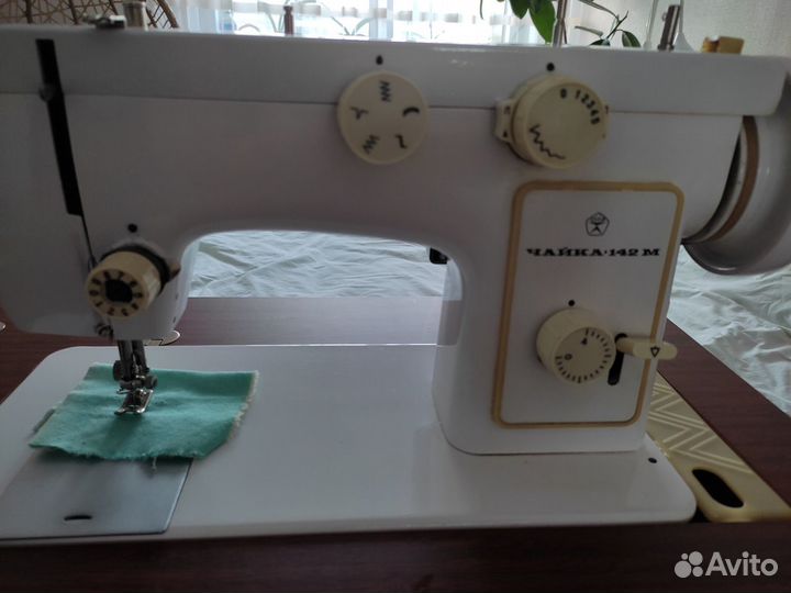 Швейная машина Чайка 142