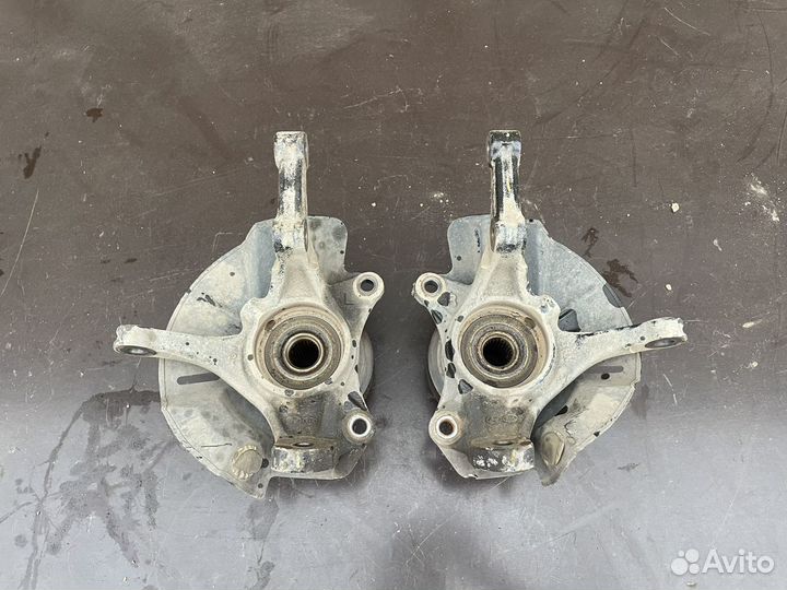 Кулак передний левый Hyundai Solaris 2