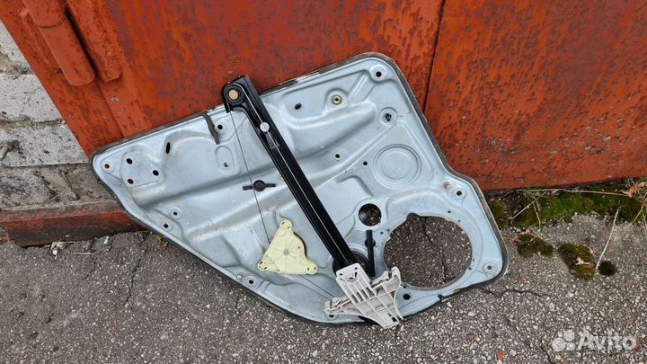 Стеклоподемник задний правый Фольксваген Бора