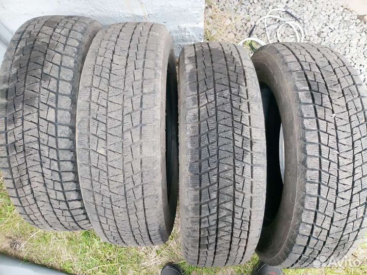 Bridgestone Blizzak DM-V1 21.5/70 R17