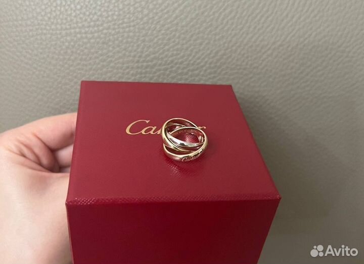 Золотое кольцо Cartier trinity