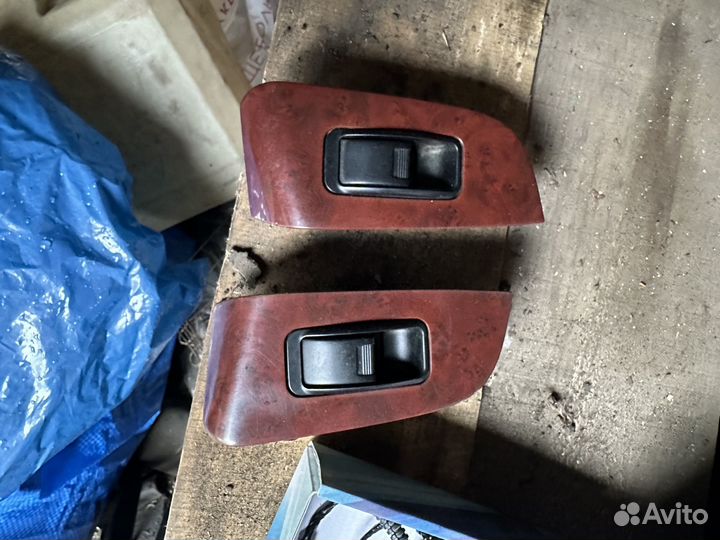 Кнопки опускания стекла