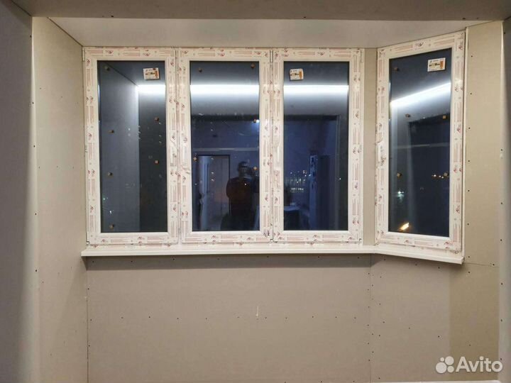 Лоджия пластиковая эркерная с отделкой утеплением