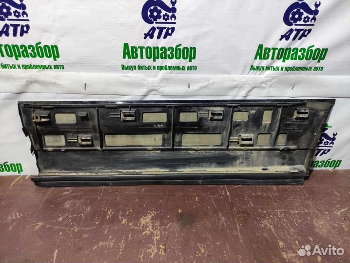 Молдинг двери задней правой VW Touareg NF