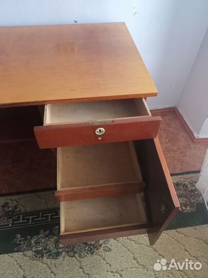 Продаю письменный стол однотумбовый