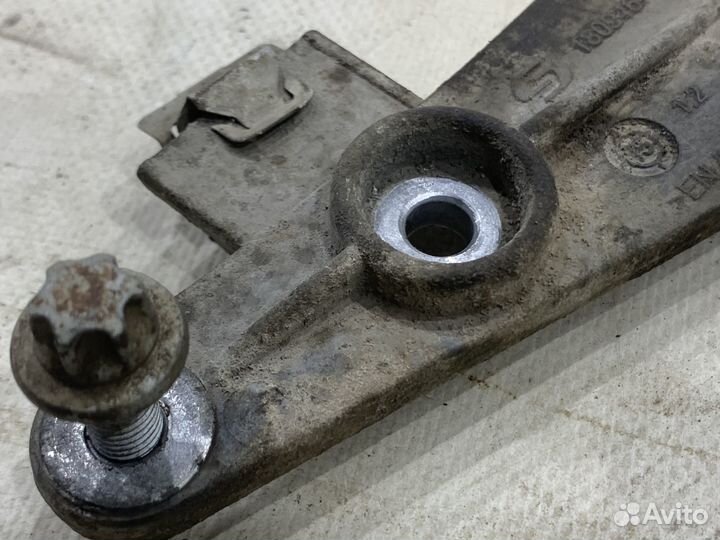 Кронштейн помпы BMW X6 F16