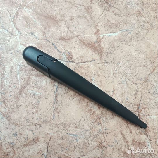 Поводок стеклоочистителя задний