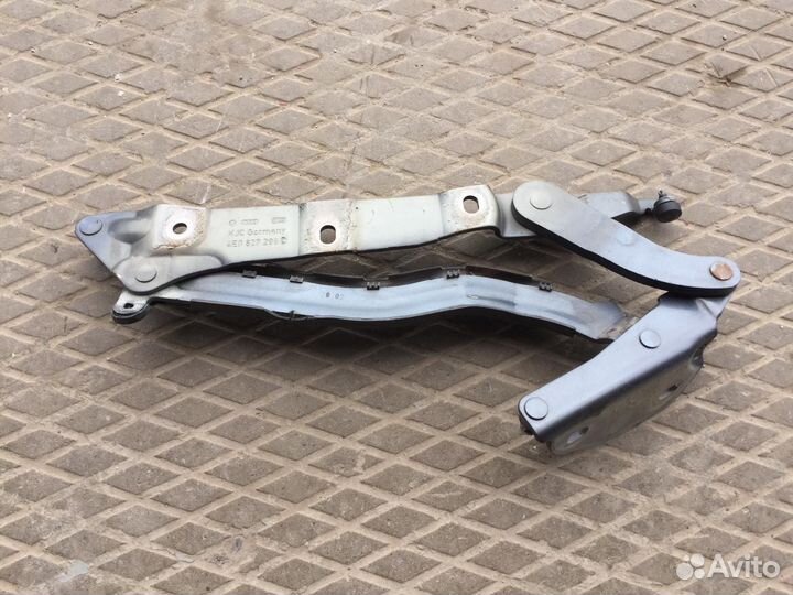 Петля крышки багажника Audi A8