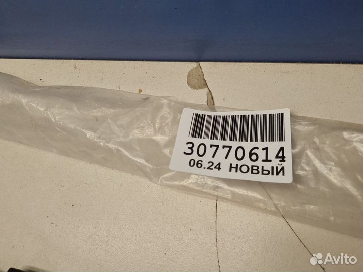 Молдинг заднего бампера Volkswagen Polo Sedan 2011