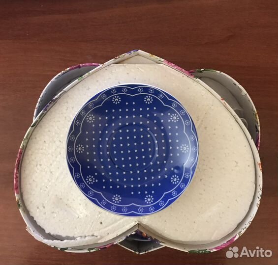 Подарочный чайный набор из кружек и блюдец