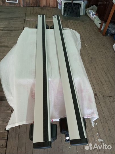 Багажник Thule в комплекте на гладкую крышу