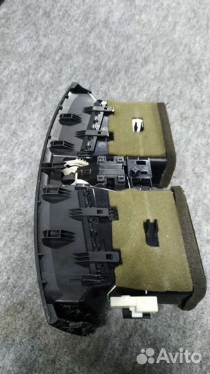 Воздуховод торпеды центальный Lexus IS250