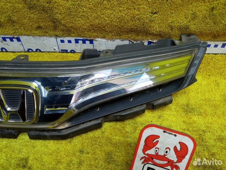 Решетка радиатора передняя Honda Fit Shuttle