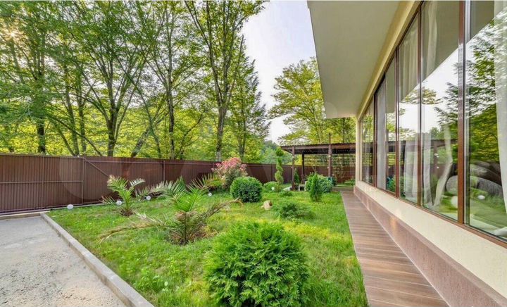 Дом 270 м² на участке 6 сот.