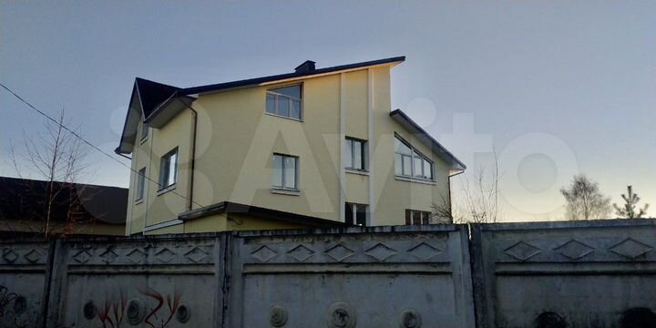 Коттедж 340 м² на участке 10 сот.