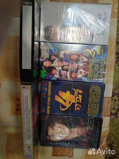 Видеокассеты с фильмами и мультиками