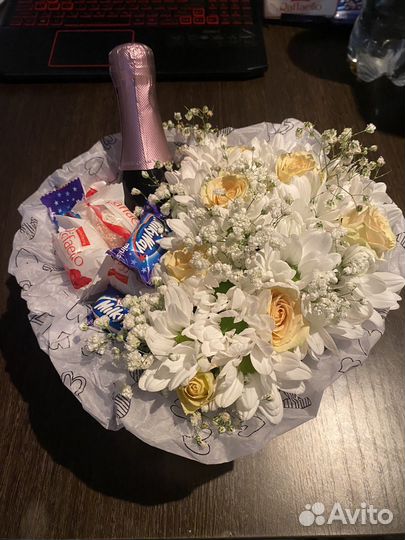 Сладкий букет из конфет и цветов