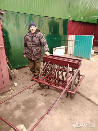 Сеялка ручная шестирядная