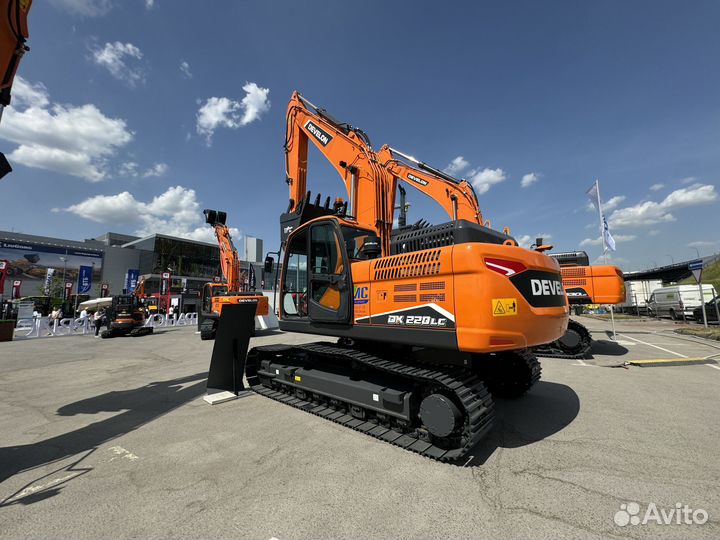 Гусеничный экскаватор Develon DX220LC-7M, 2024