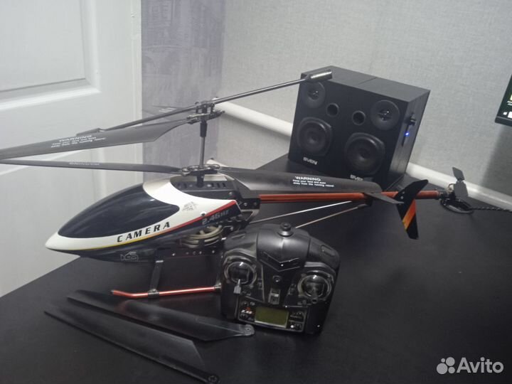 Вертолёт на управлении с камерой, фонариком