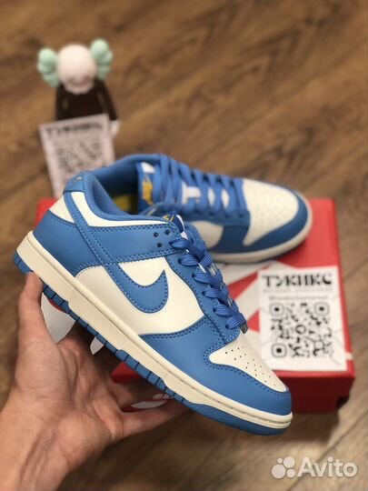 Nike dunk low university blue