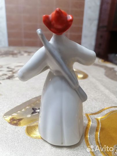 Статуэтка красноармеец с гармошкой, Полонное