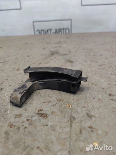 Накладка петли багажника задняя правая Porsche