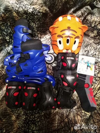 Комплект ролики размер 29-32, защита, шлем, носки