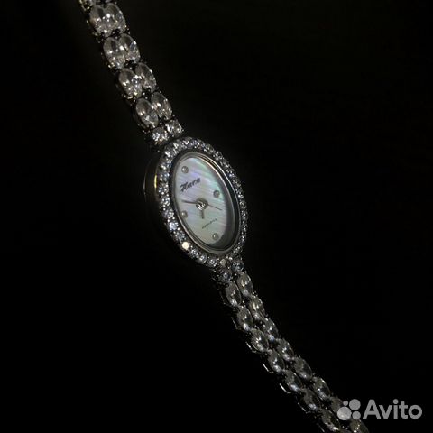 Женские серебряные часы с фианитами ника