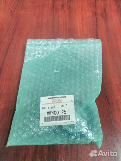 Ролик приводного ремня Mitsubishi MW 400125