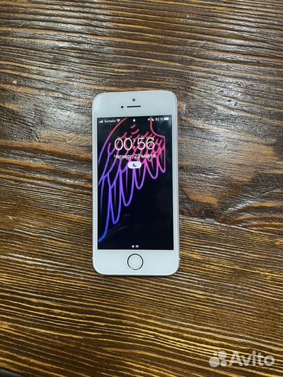 Телефон iPhone 5se