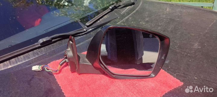 Боковое зеркало